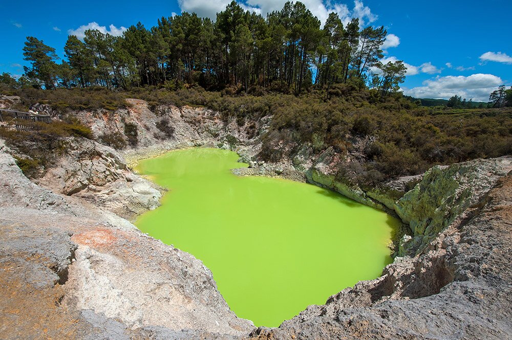 «Ванна Дьявола» в Пейзажном заповеднике «Уаи-о-Тапу» (Новая Зеландия)