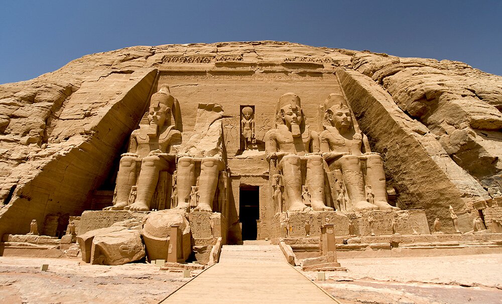 Фасад Большого храма Рамсеса II в Абу-Симбеле