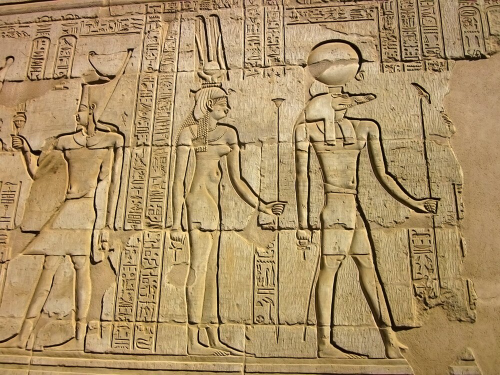 Рельефы на стенах храма Себека в Ком-Омбо (Египет)
